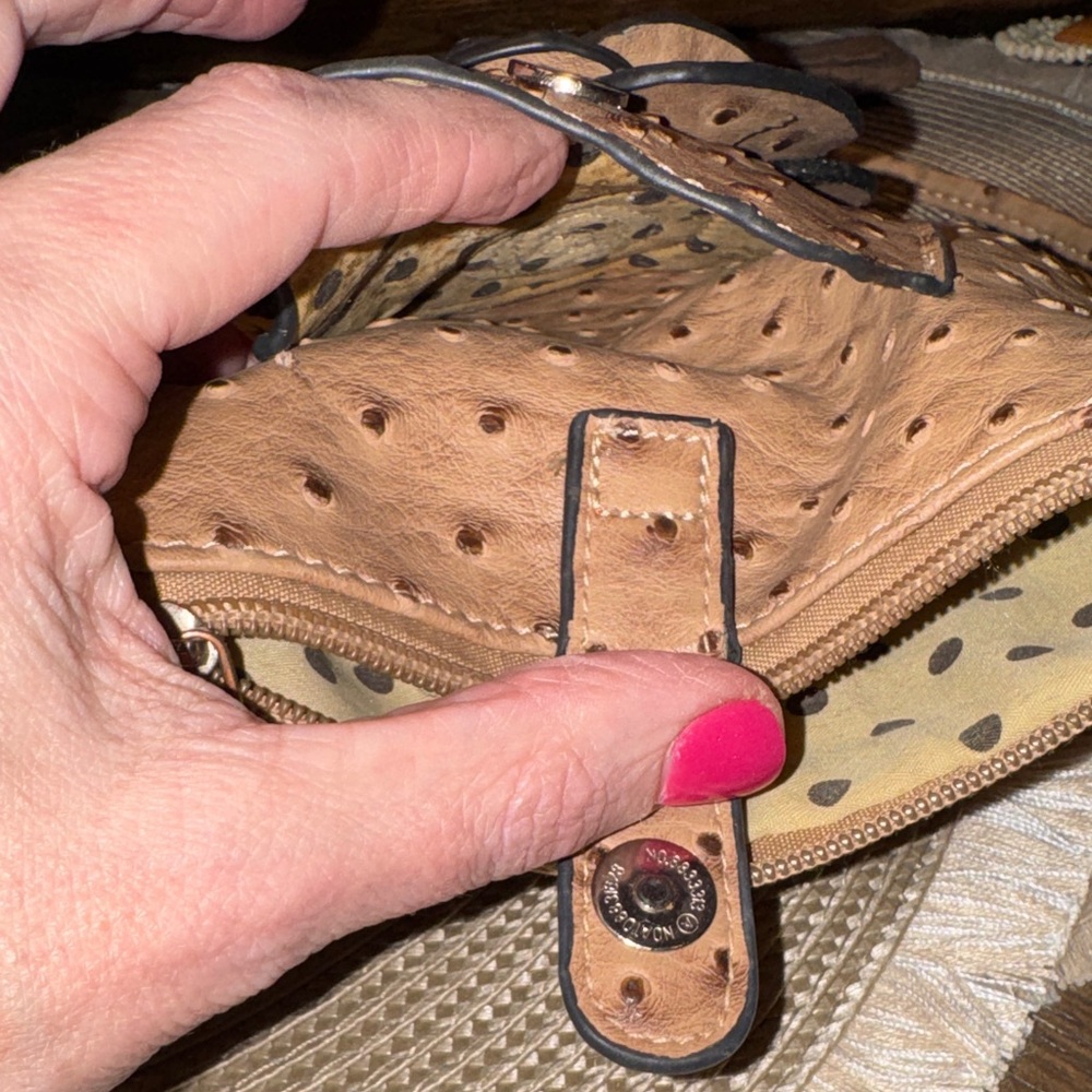 Tan Leather Crossbody Bag or Wristlet - Picture 7 of 8